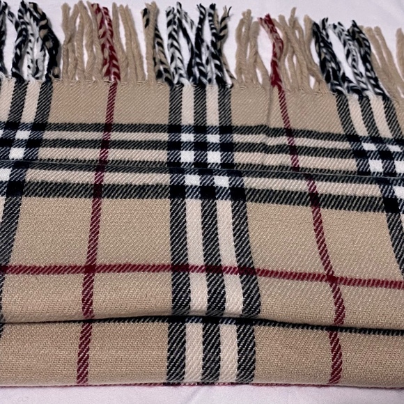 Burberry 100% Cashmere Scarf - Picture 3 of 6
